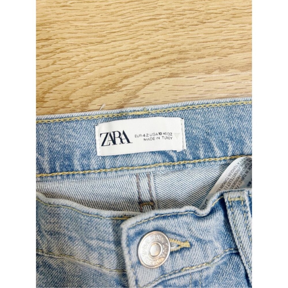 ZARA- High Rise Trumpet Ankle length Jeans in a Size 10 in Excellent Condition! - Picture 3 of 11